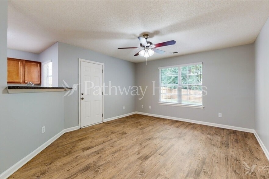 Building Photo - 1125 Brookstone Rd