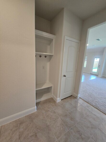 Building Photo - 849 Birdie Dr