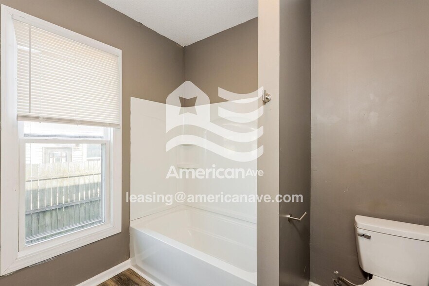 Building Photo - 532 24th Ave