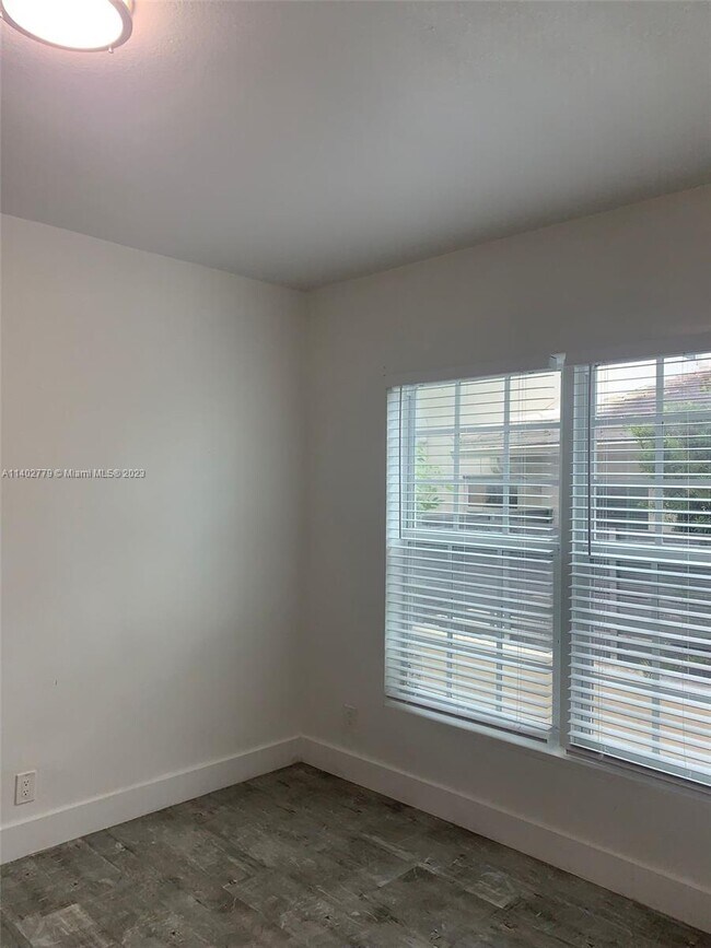 Building Photo - 130 Antiquera Ave