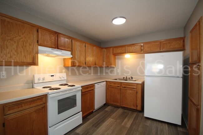 Building Photo - Delightful Duplex!