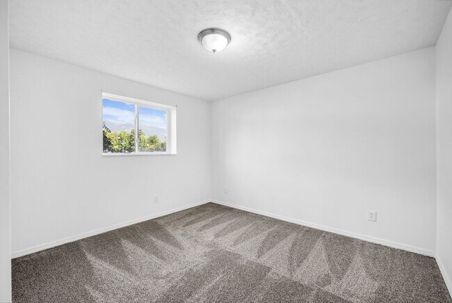 Building Photo - Spacious 4-Bedroom Layton Home with Finished Basement and 2-Car Garage