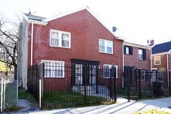 Building Photo - 7351 S Phillips Ave