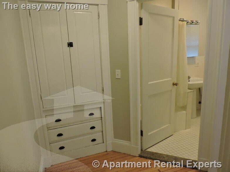 Building Photo - 11 Story St