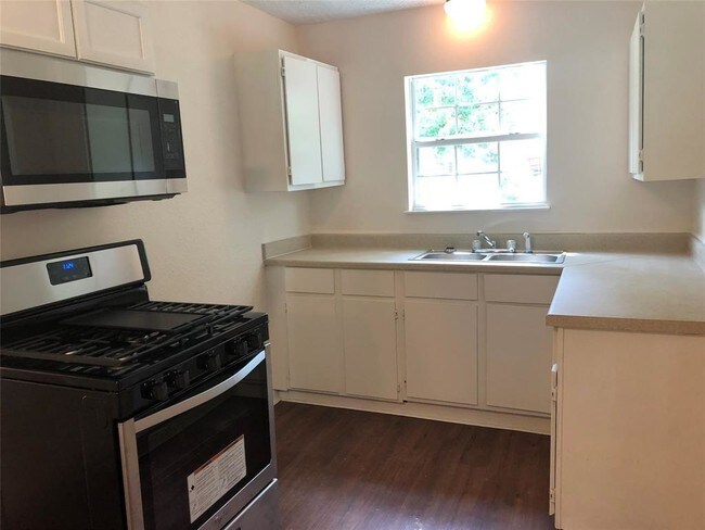 Building Photo - 1407 Loper St