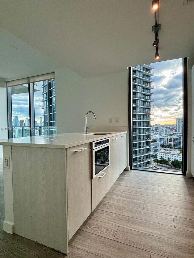 Building Photo - 501 NE 31st St