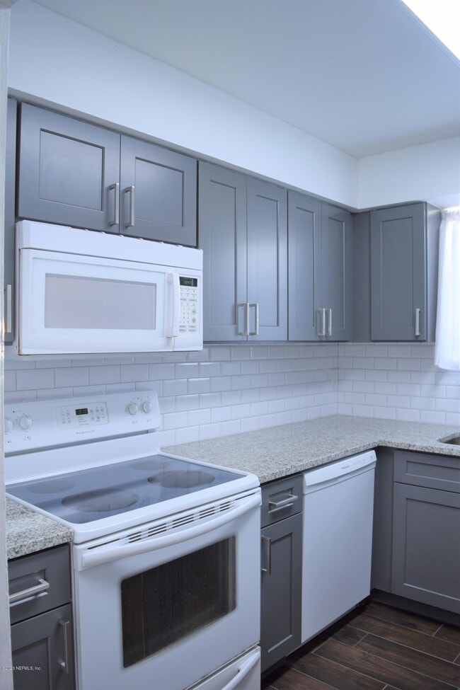 Building Photo - 725 7th Ave N