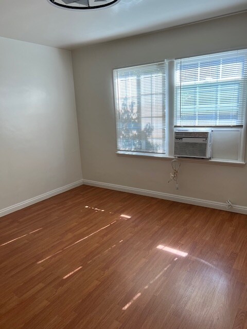 Building Photo - 244 S Del Mar Ave