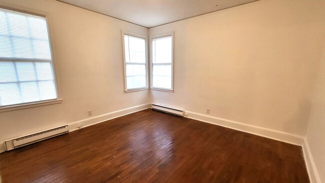 Building Photo - Two Bedroom Apt For Rent in Sumter SC.  Fr...