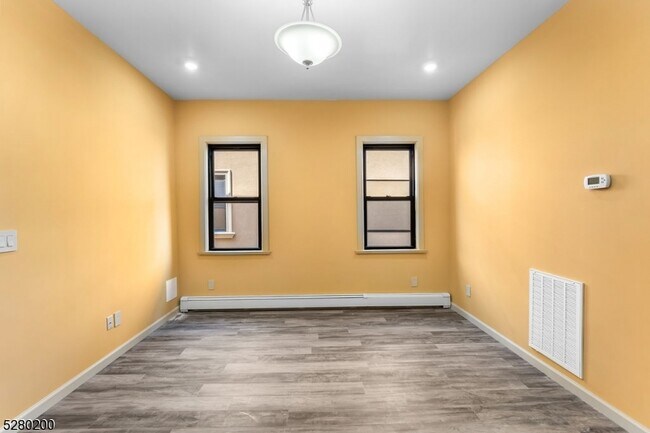 Building Photo - 116 Paine Ave