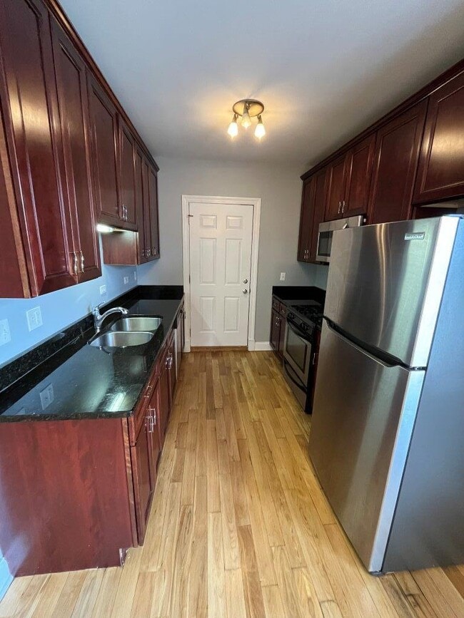 Building Photo - 4558 W George St