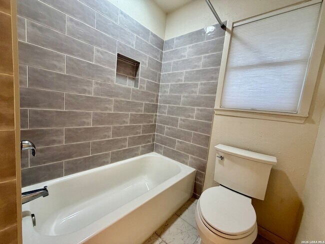 Building Photo - 115 Encino Grande St