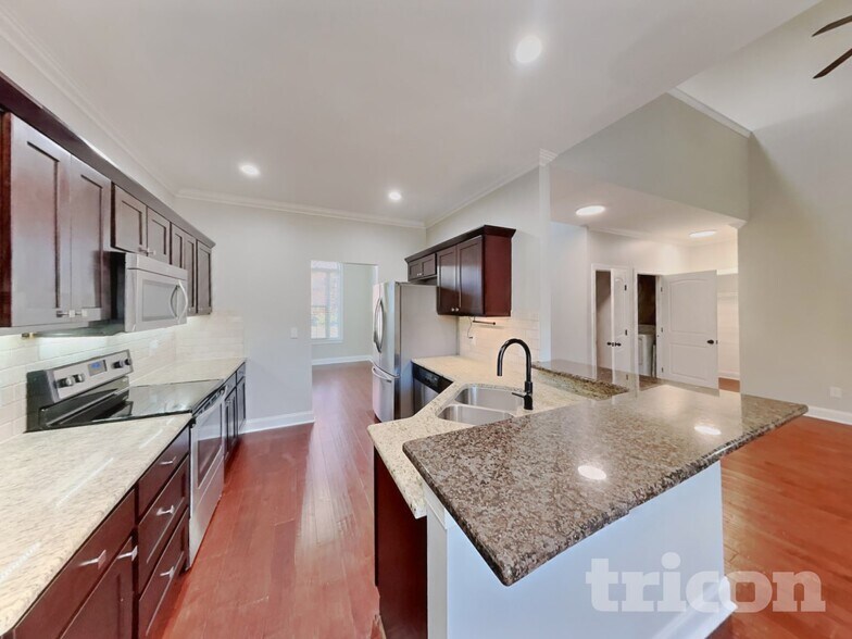 Building Photo - 585 Smoky Mountains Dr