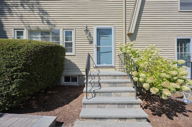 Building Photo - 26 Pleasant St