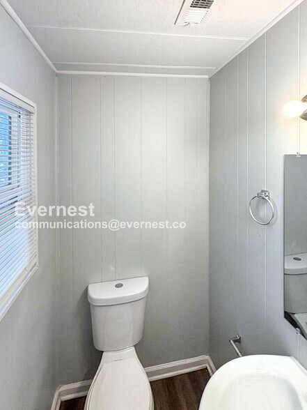 Building Photo - 525 Landers St