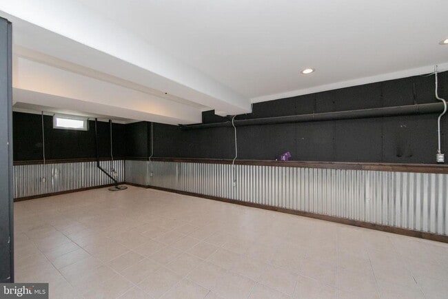 Building Photo - 131 Crossing Way