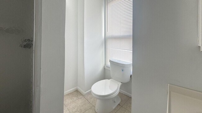 Building Photo - 3-Story Home in the Heart of Philly