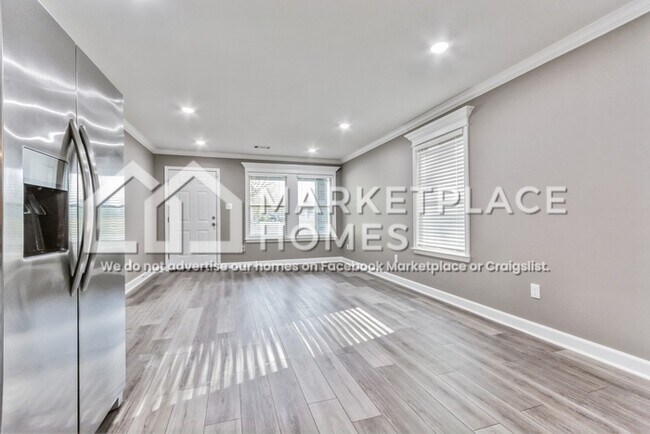 Building Photo - 1519 W 15th St