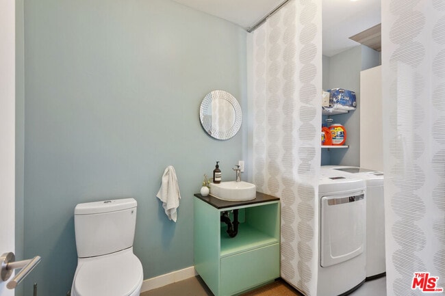 Building Photo - 3248 Descanso Dr