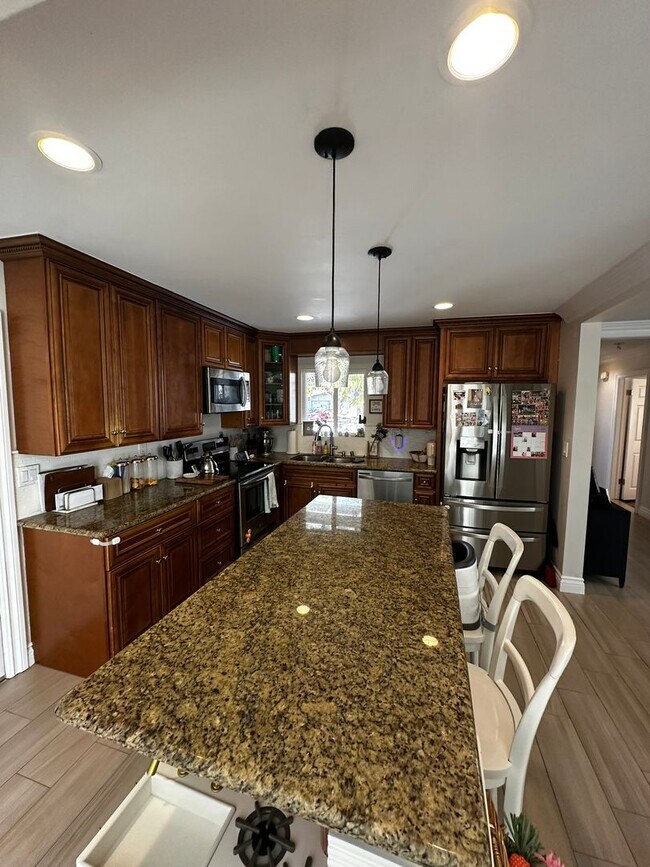 Building Photo - Gorgeous 3-Bedroom 2 bath Home with Pool A...