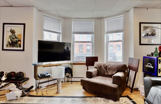 Building Photo - 939 Washington St