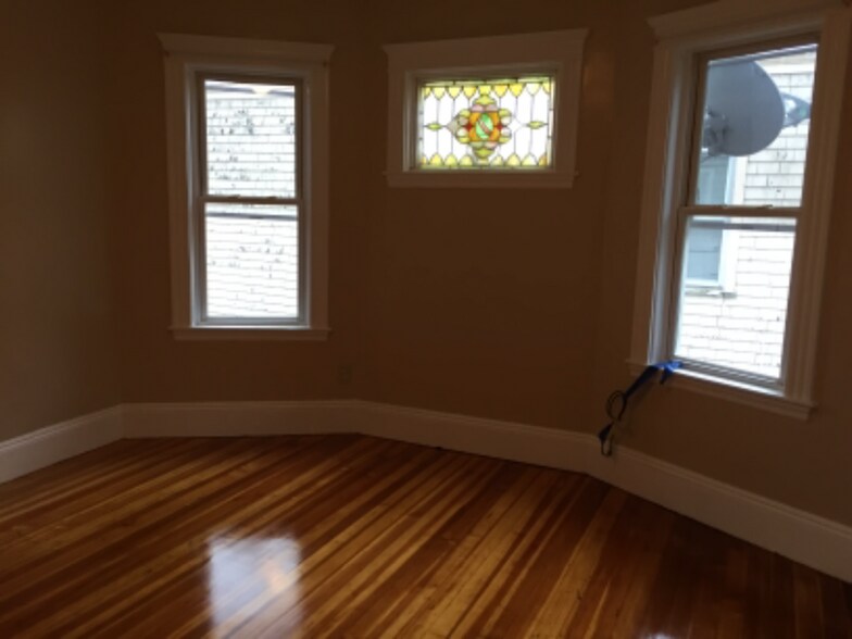 Building Photo - 25 Wainwright St