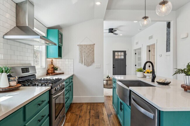 Building Photo - Charming 2BD, 2BA Longmont Home with Fenced Back Yard