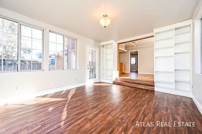 Building Photo - 331 S Victor St