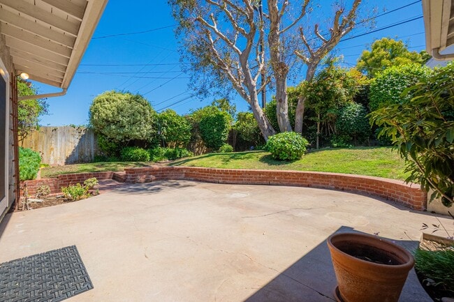 Building Photo - 4020 Vía Picaposte