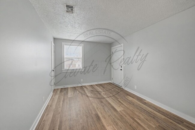 Building Photo - Two Bedroom Ranch in North Nashville - 1/2 Off First Months Rent!