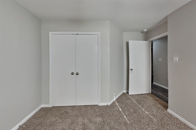 Building Photo - 22 S Rain Forest Ct