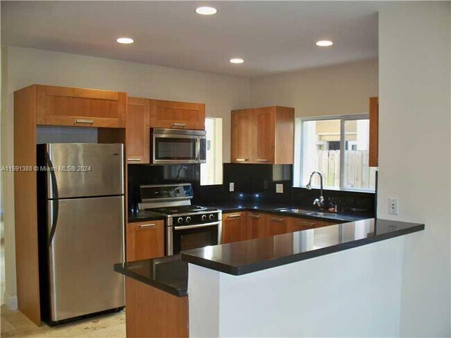 Building Photo - 3364 SW 28th Terrace