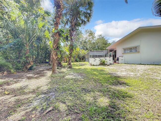 Building Photo - 1751 SW 30th Pl