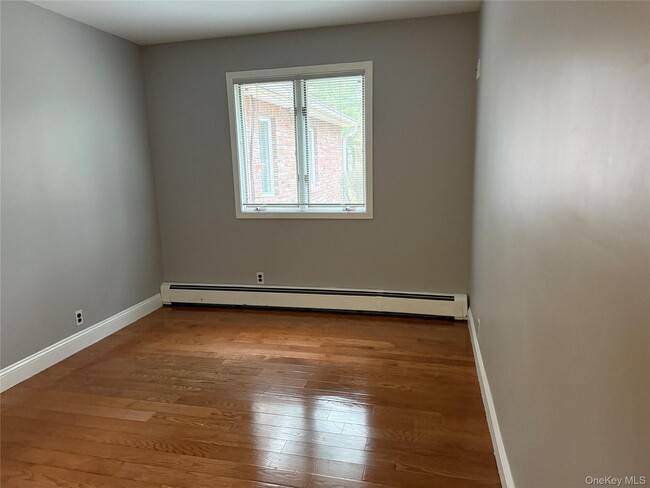 Building Photo - 1926 Midlane Rd