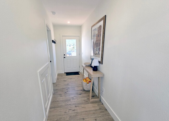 Building Photo - 121 S Miller St