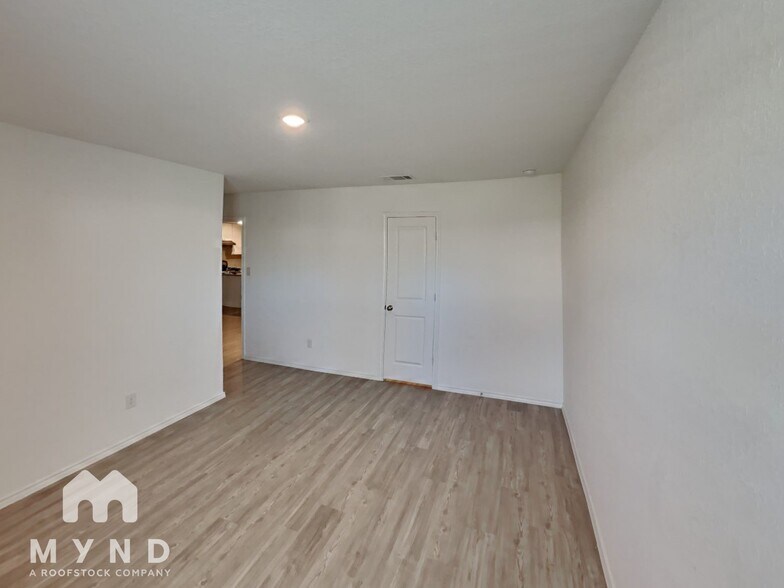 Building Photo - 14911 Greenfield Ml