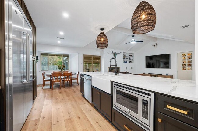 Building Photo - 2303 Inverrary Cir