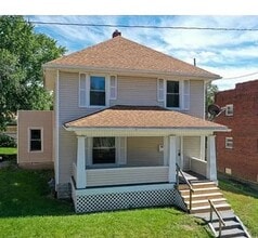 Building Photo - 3 bed 1 bath 2 story home for rent