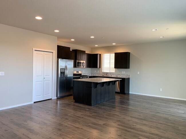 Building Photo - Beautiful 4 Bedroom 2.5 Bath Home Located In A Beautiful Master Planned Community in Camas! Top R...