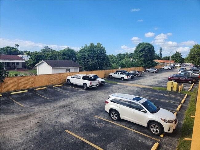 Building Photo - 8990 SW 24th St