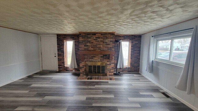 Building Photo - 655 Robinwood Dr