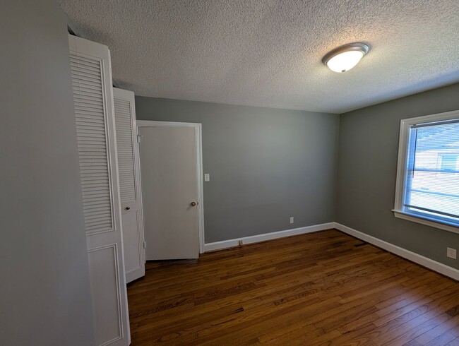 Building Photo - 3 Bedroom, 1.5 Bath Home with HVAC & Fence...