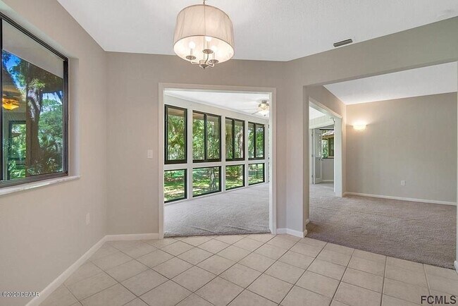Building Photo - Stunning townhome on Palm Harbor Golf Course!