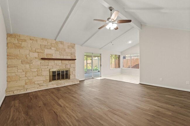 Building Photo - 1426 Ashwood Dr