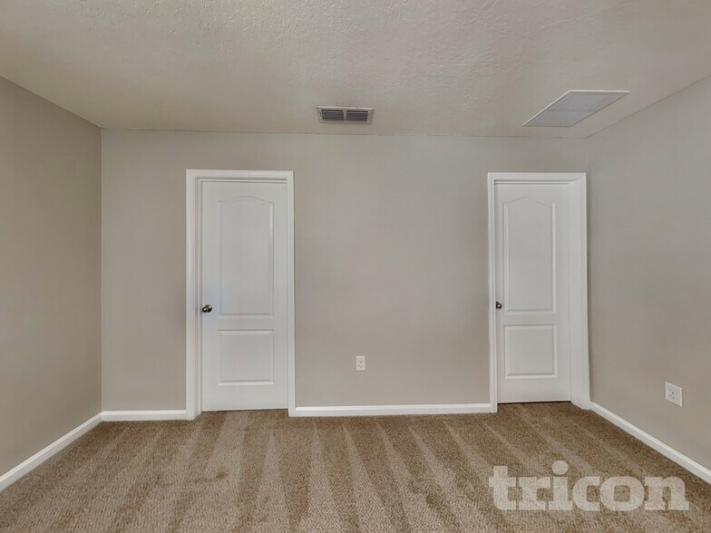 Building Photo - 8048 Meadow Walk Ln