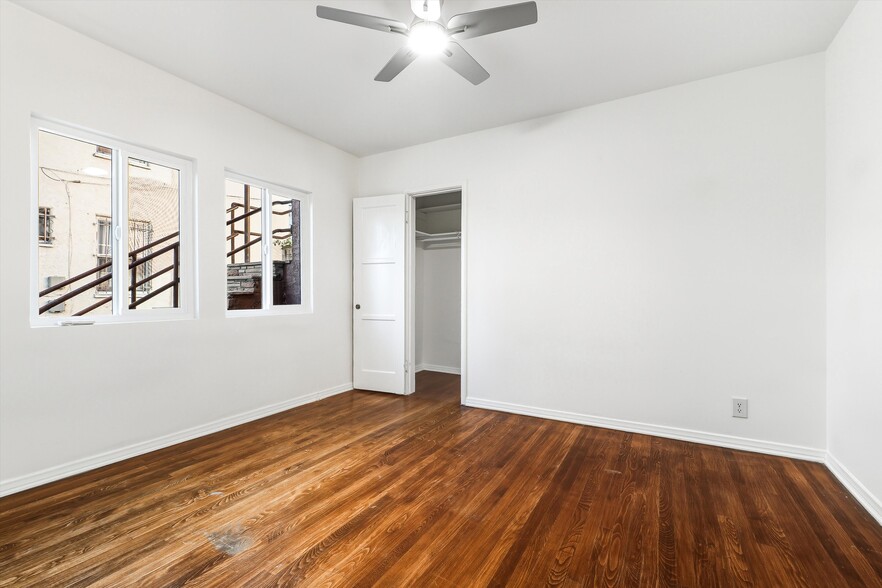 Building Photo - 1319 S Mansfield Ave