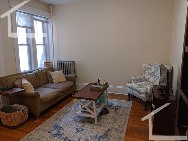 Building Photo - No Brokers Fee,3 Bedrooms unit on Coolidge Corner, Laundry on a Site, Heat, Hot Water Included
