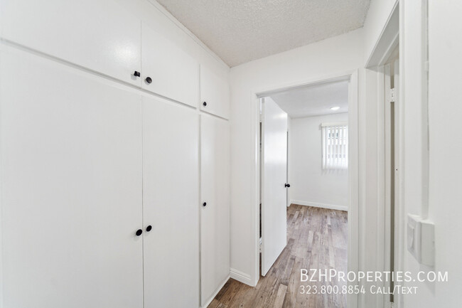 Building Photo - 7076 1/2 Lanewood Ave-16A