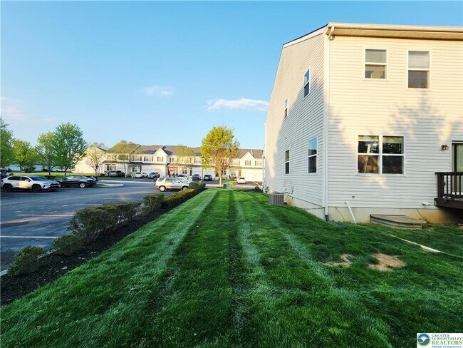 Building Photo - 937 King Way
