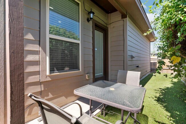 Building Photo - 9925 Milla Cir